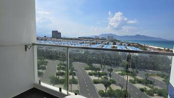 Deluxe Twin Room, Balcony, Partial Ocean View