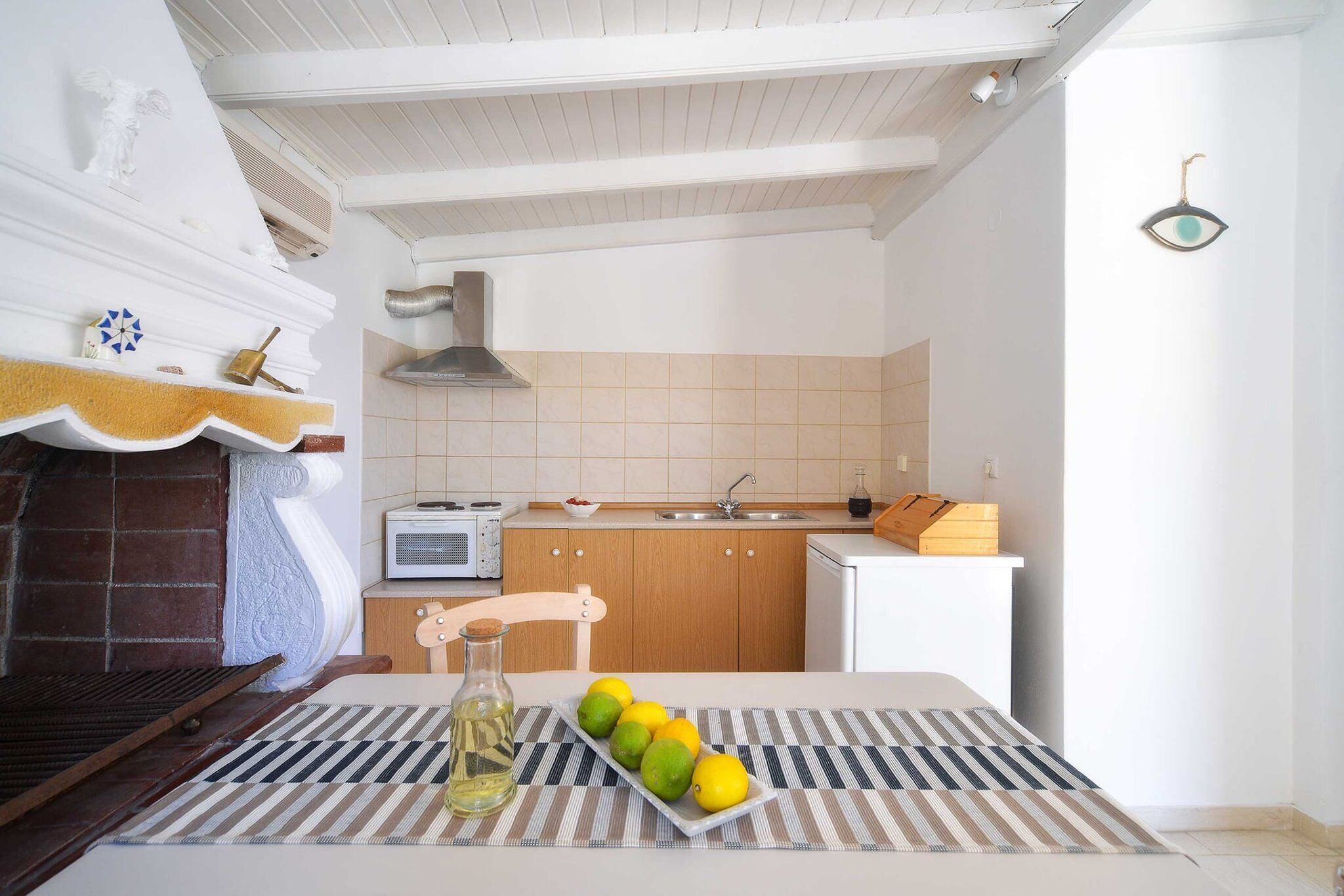Refrigerador, placa de cocina, cafetera/tetera, tetera/pava eléctrica