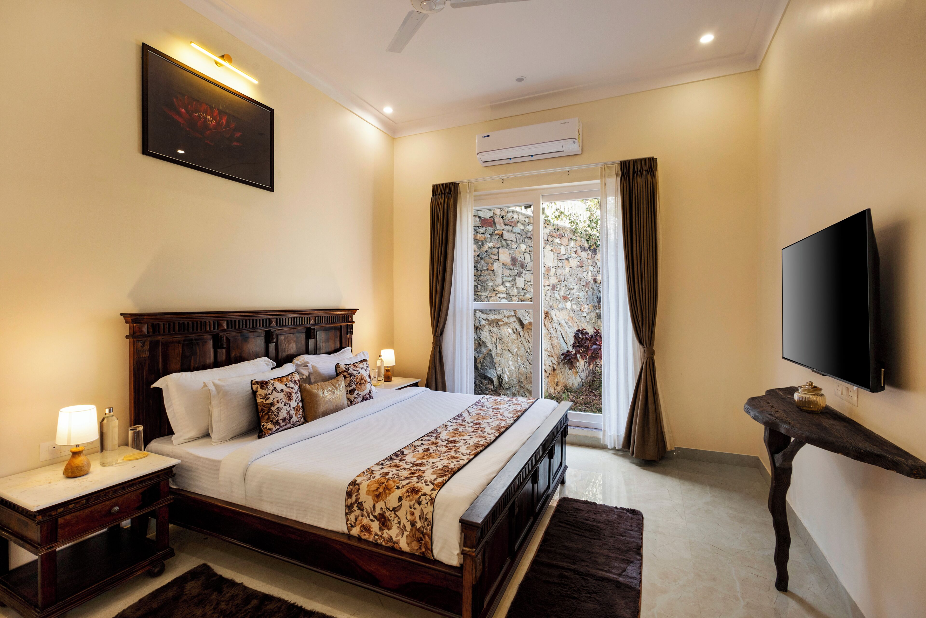 Deluxe Suite | Iron/ironing board, free WiFi