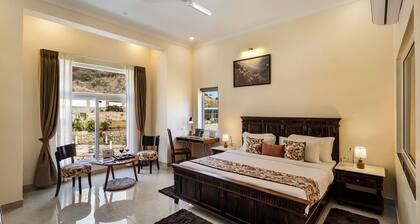 ELIVAAS Mandovar 4Room with Common Pool