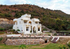 Exterior - ELIVAAS Mandovar 4Room with Common Pool (Udaipur)