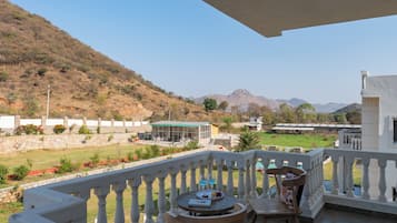 Deluxe Suite | Outdoor dining