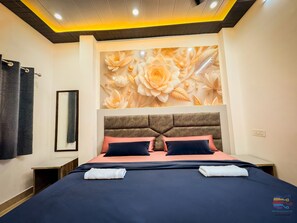 Triple Room | Free WiFi - Ganga Dham  (Vrindavan)