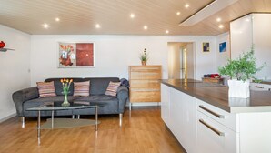 Interior - Reiche Apartment “Sandra” – Spacious 2-Room Retreat with Terrace (Niedereschach)