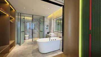 Executive Suite, 1 King Bed, Non Smoking, Housekeeping | Bathroom