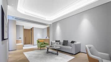 Luxury Suite | Lobby