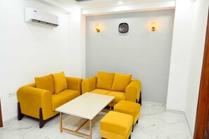 Deluxe kamer, balkon, uitzicht op stad | Woonruimte