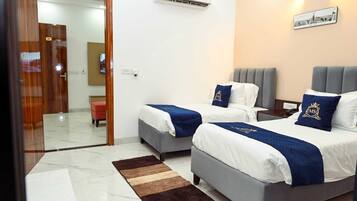 Family Suite, Balcony | Laptop workspace, WiFi (free)
