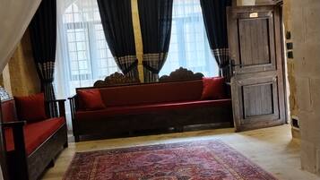 Suite | Interior