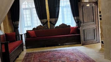 Suite | Interior