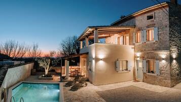 Standard-Villa, 3 Schlafzimmer, 2 Bäder (Istrian Villa Beatrice) | Pool | Außenpool (je nach Saison geöffnet)