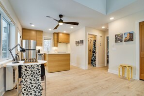 Fridge, microwave, stovetop, dishwasher