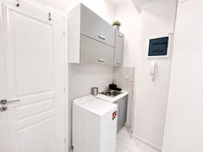 Private kitchen - Athens Explorer Studio Near Transit by ΜΡS (Agios Ioannis Rentis)