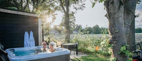 Baignoire à remous extérieure