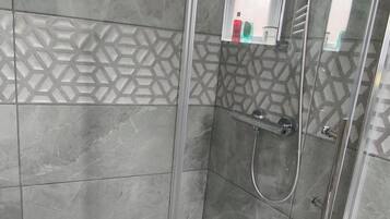 Shower, hair dryer, towels