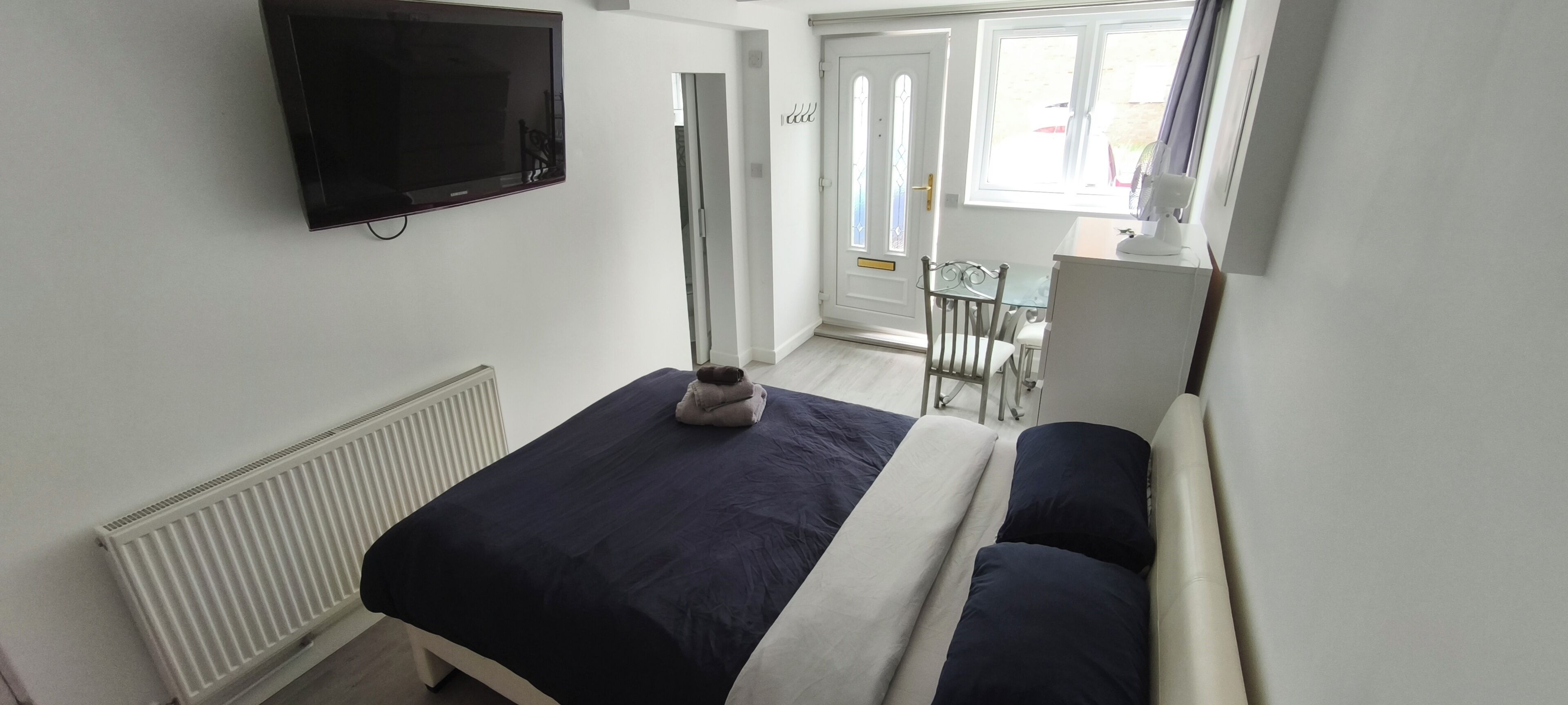 1 bedroom, iron/ironing board, internet, bed sheets