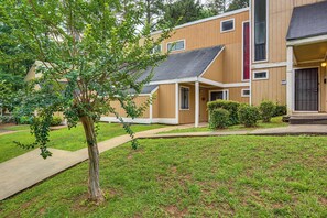 Exterior - Private Patio w/ Seating! Pet-Friendly Decatur Gem (Decatur)