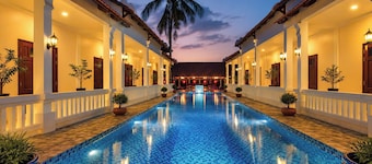Sunset Cove Boutique Resort