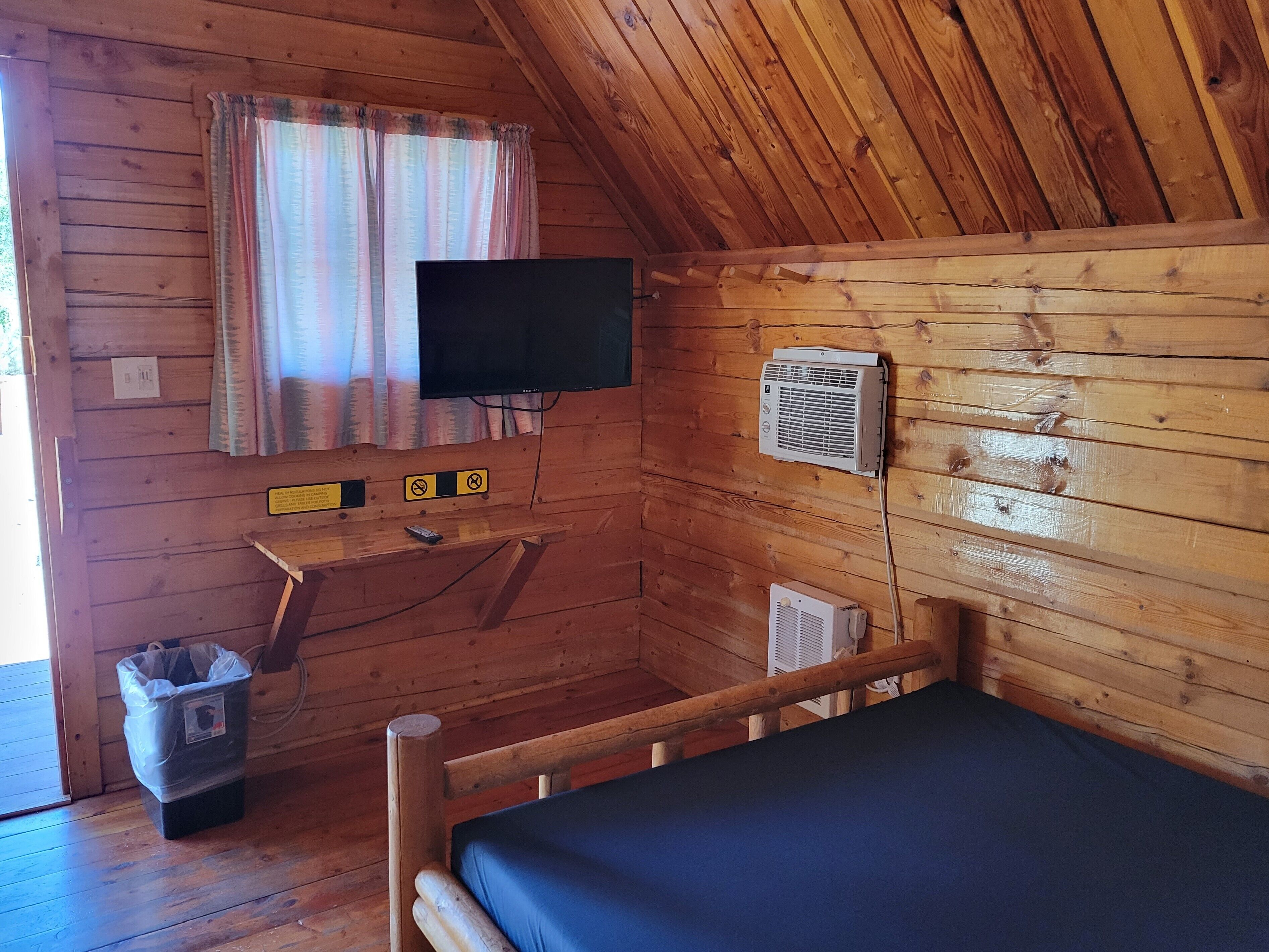 Standard Cabin, Pets allowed | Free WiFi, bed sheets
