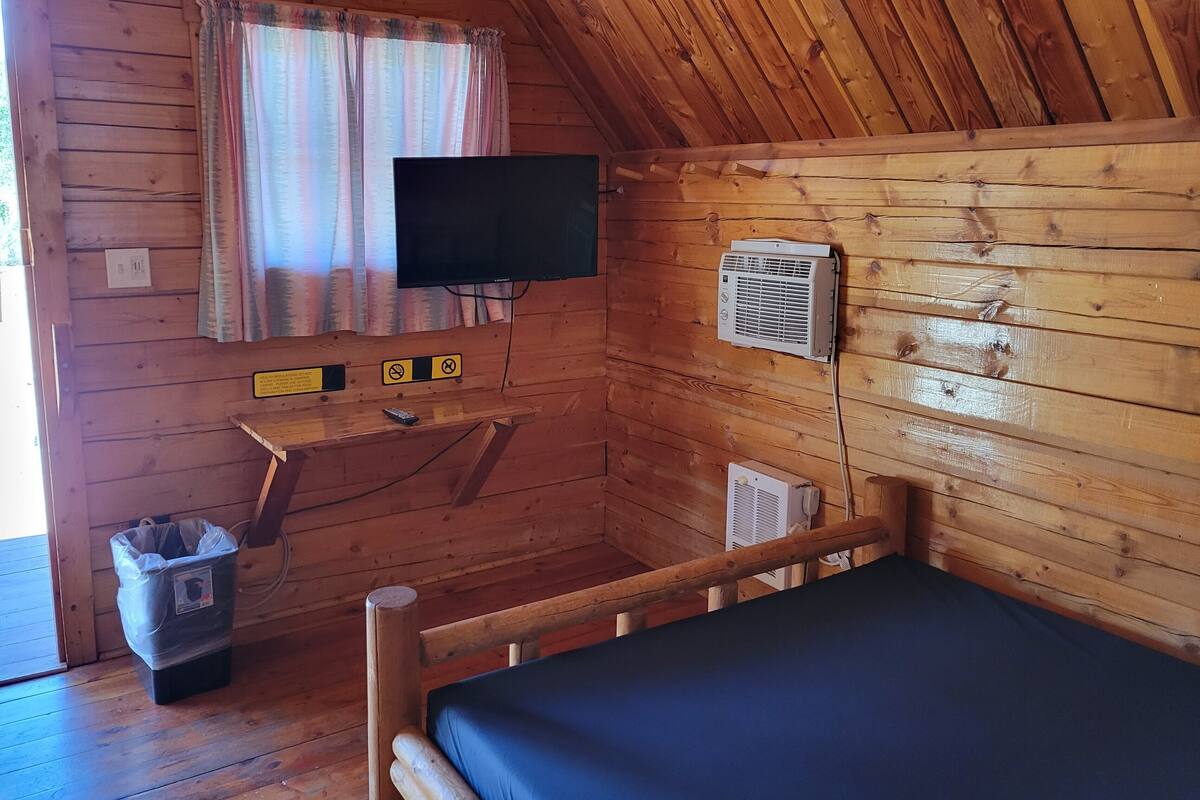 Standard Cabin, Pets Allowed | WiFi (free)