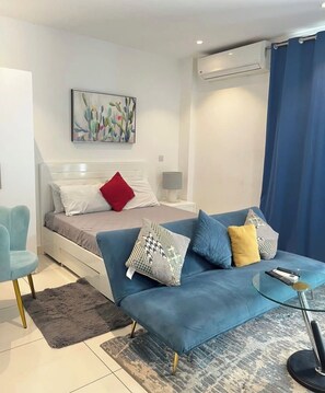 1 habitación, tabla de planchar con plancha, wifi y ropa de cama 