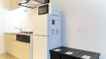 Appartement (304) | Cuisine privée | Réfrigérateur, four à micro-ondes, surface de cuisson