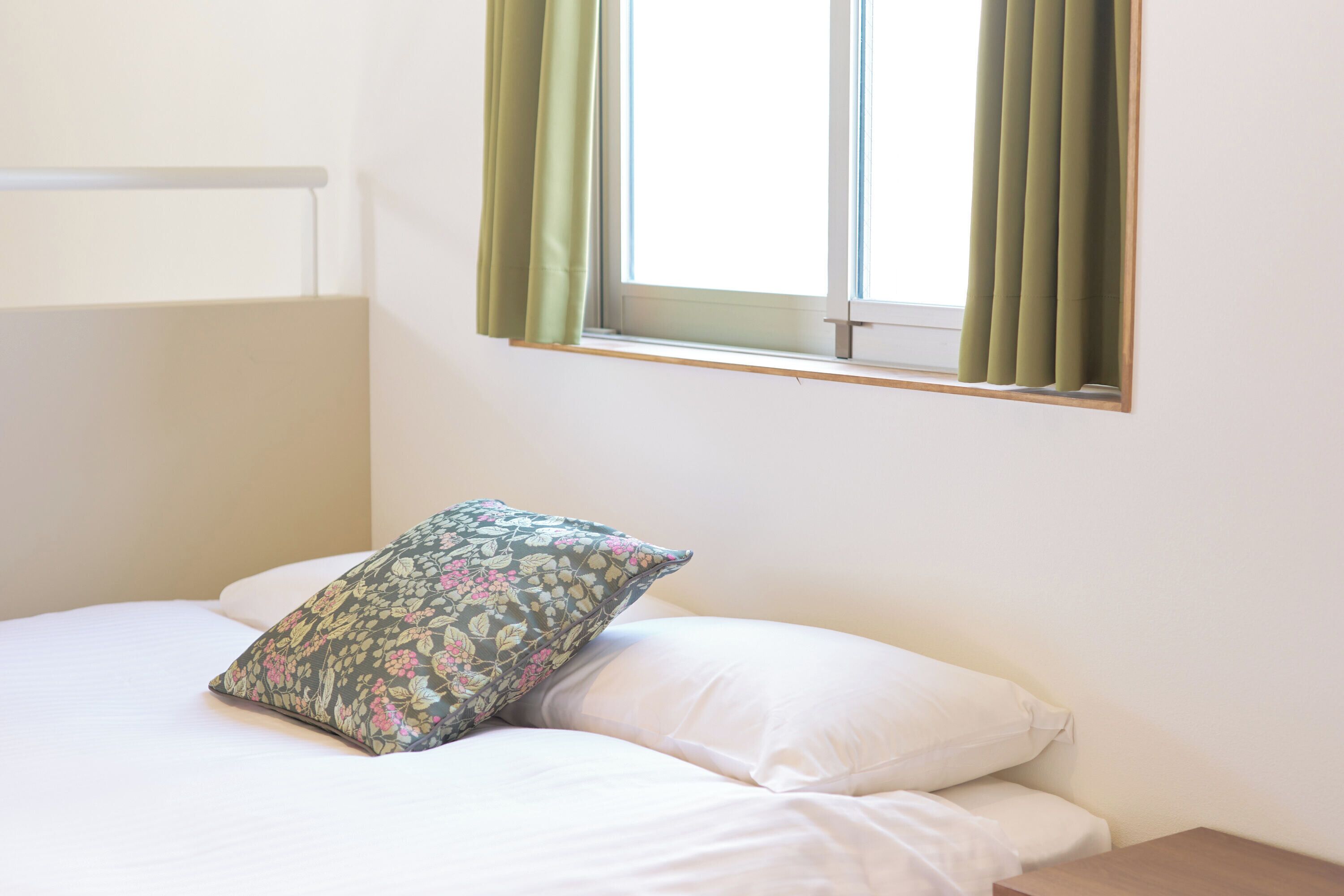 Blackout curtains, free WiFi