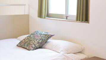 Blackout curtains, free WiFi