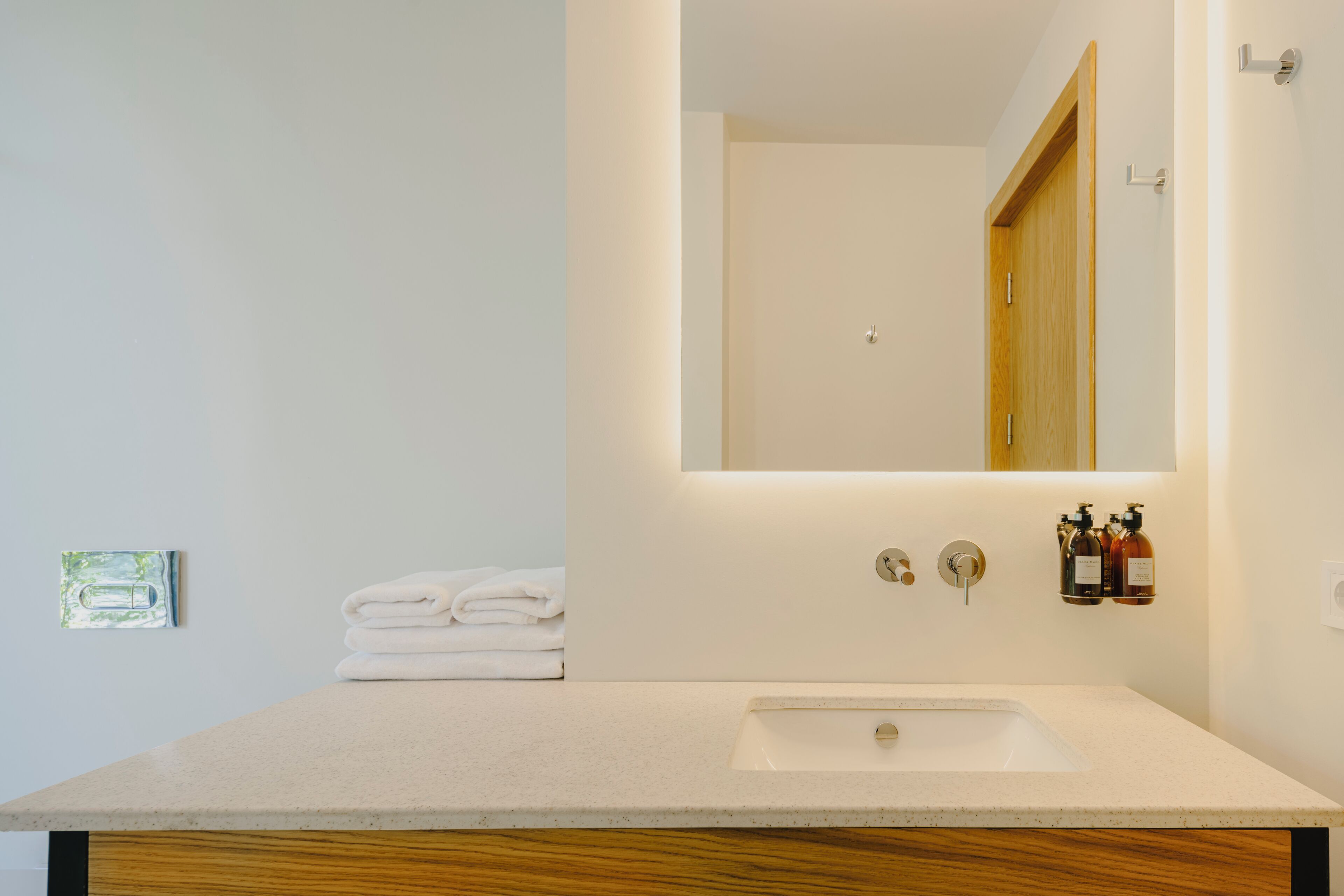 Executive Room | Bathroom | Hair dryer, towels, soap, shampoo