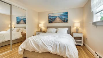 2 bedrooms, iron/ironing board, travel crib, internet