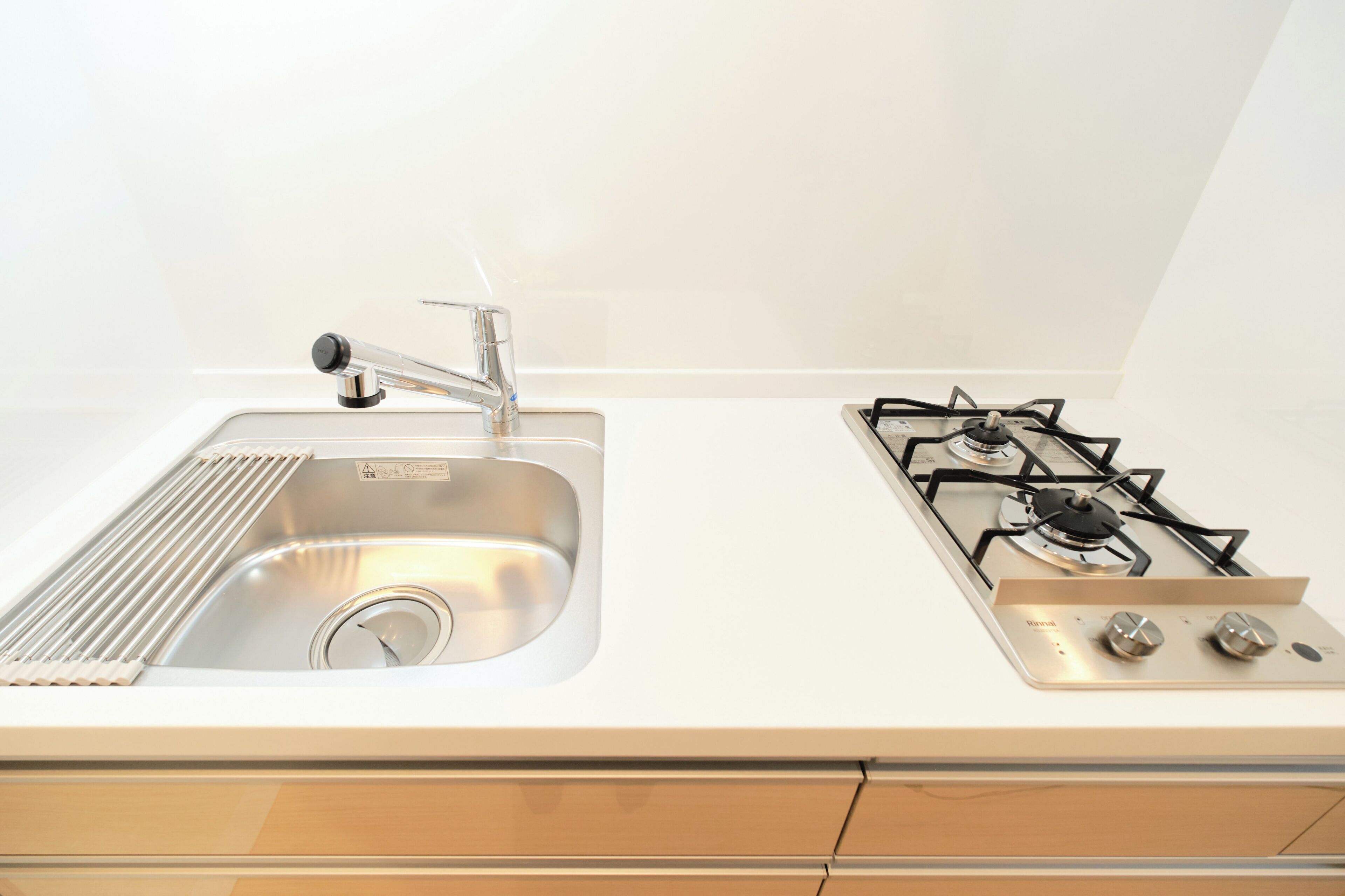 Fridge, microwave, stovetop, cookware/dishes/utensils