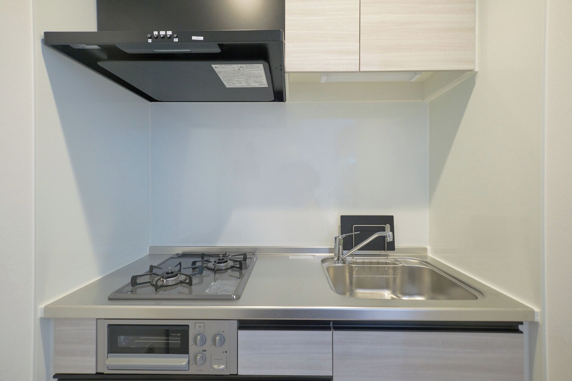 Fridge, microwave, stovetop, cookware/dishes/utensils