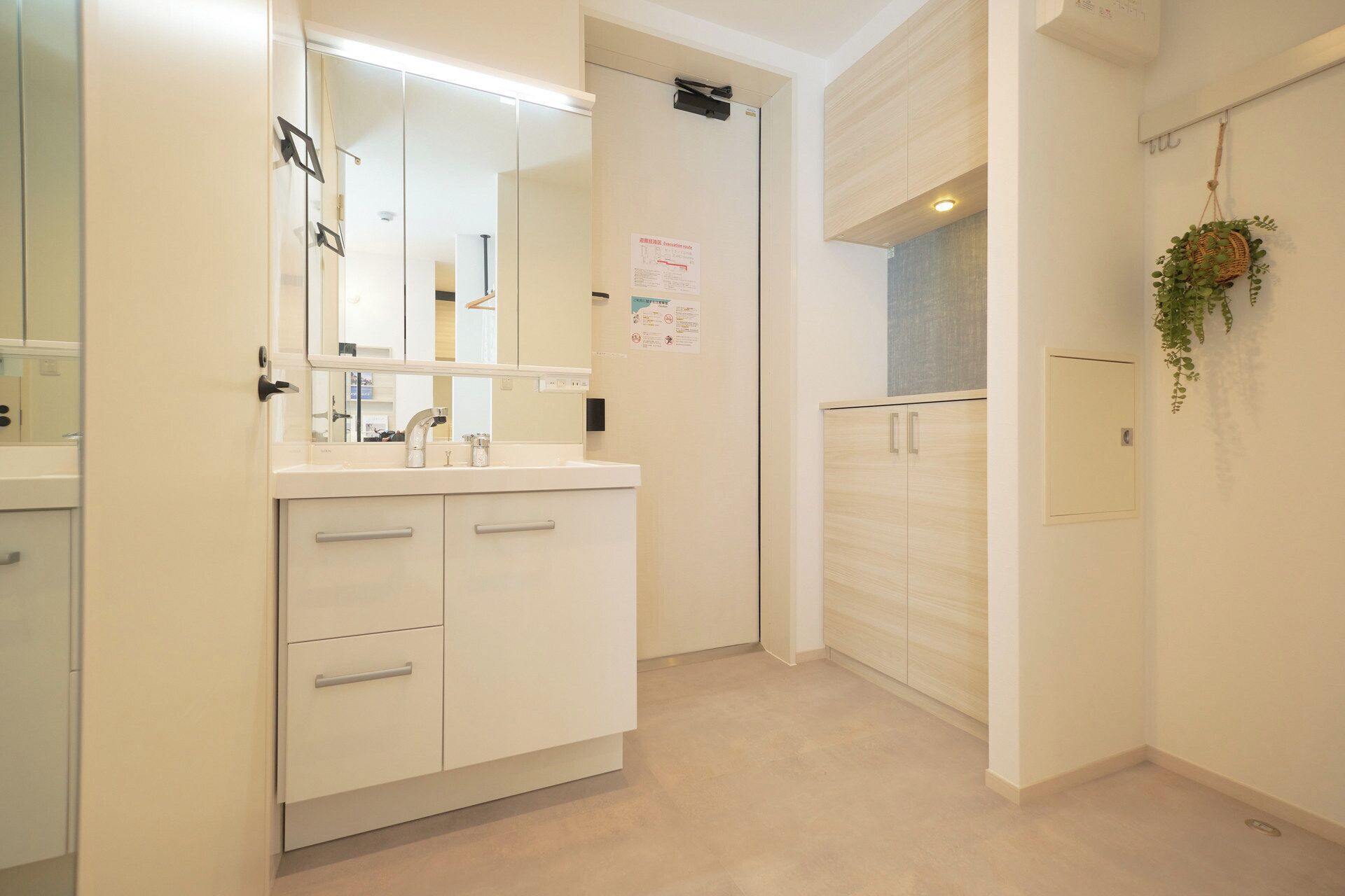 Combined shower/bathtub, hair dryer, slippers, towels