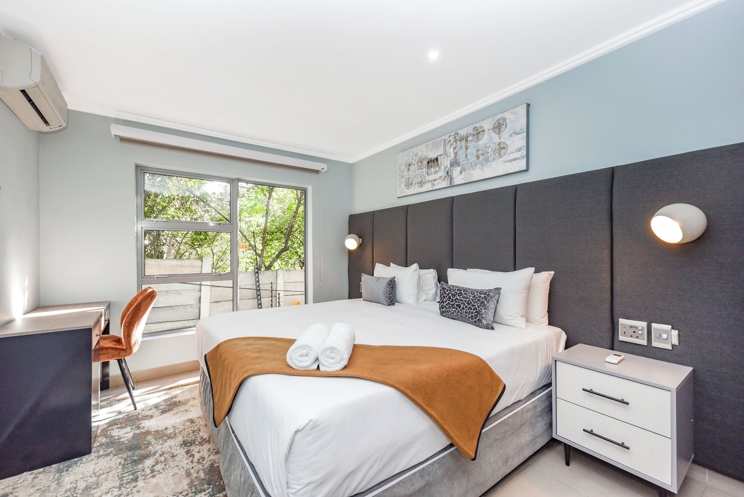 2 bedrooms, in-room safe, iron/ironing board, free WiFi