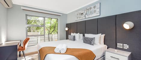 2 bedrooms, in-room safe, iron/ironing board, free WiFi