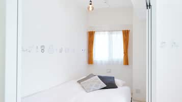 Meja, langsir/tirai gelap terus, Wi-fi percuma