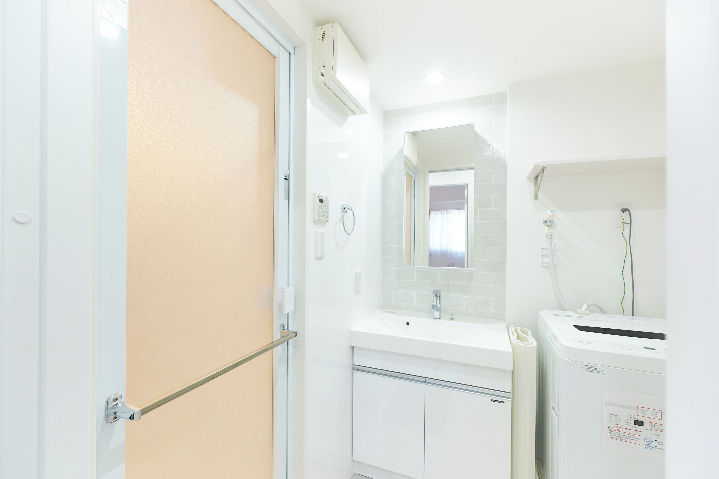 Combined shower/bathtub, hair dryer, slippers, towels