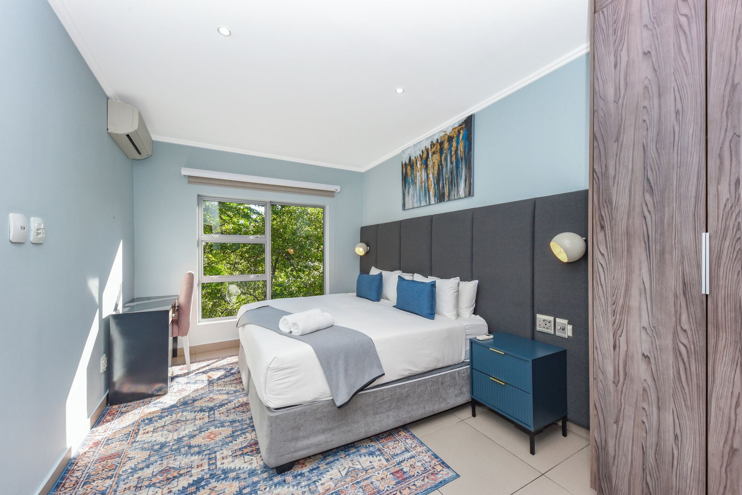 2 bedrooms, in-room safe, iron/ironing board, free WiFi
