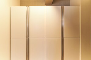 A modern, minimalist interior with a clean, geometric design. - FrontierComfortKitaIkebukurobyTranova 2 (Toshima City)