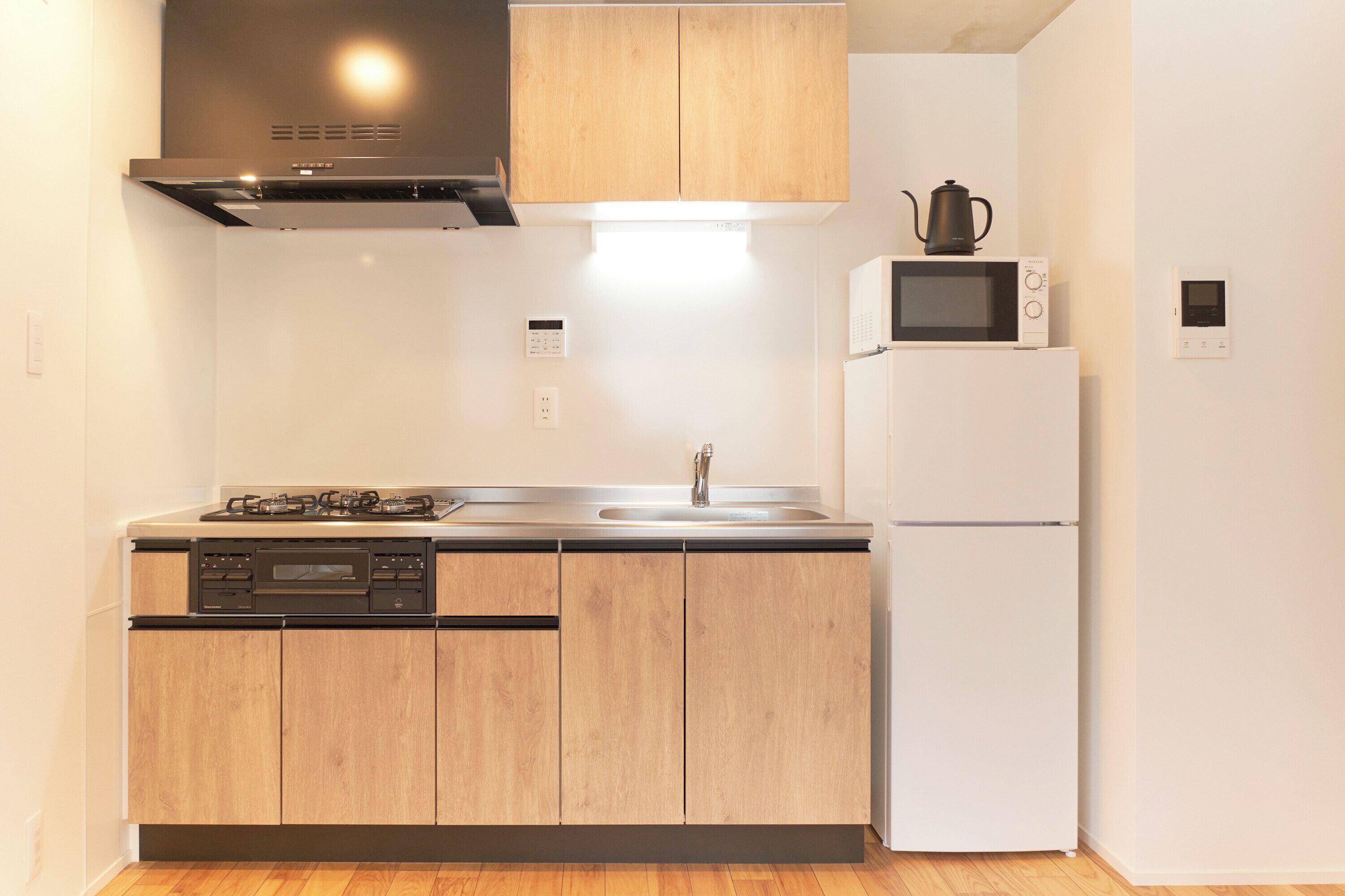 Fridge, microwave, stovetop, cookware/dishes/utensils