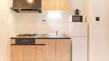 Fridge, microwave, stovetop, cookware/dishes/utensils