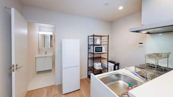 Apartament (201) | Cuina privada | Frigorífic, microones i placa de cuina