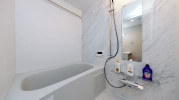 Combined shower/tub, free toiletries, hair dryer, slippers