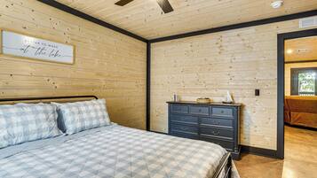 3 bedrooms, desk, internet, bed sheets