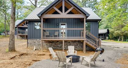 Kentucky Lake Escape: Family Cabin w/ Fire Pit