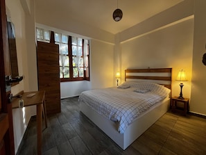 WiFi, bed sheets