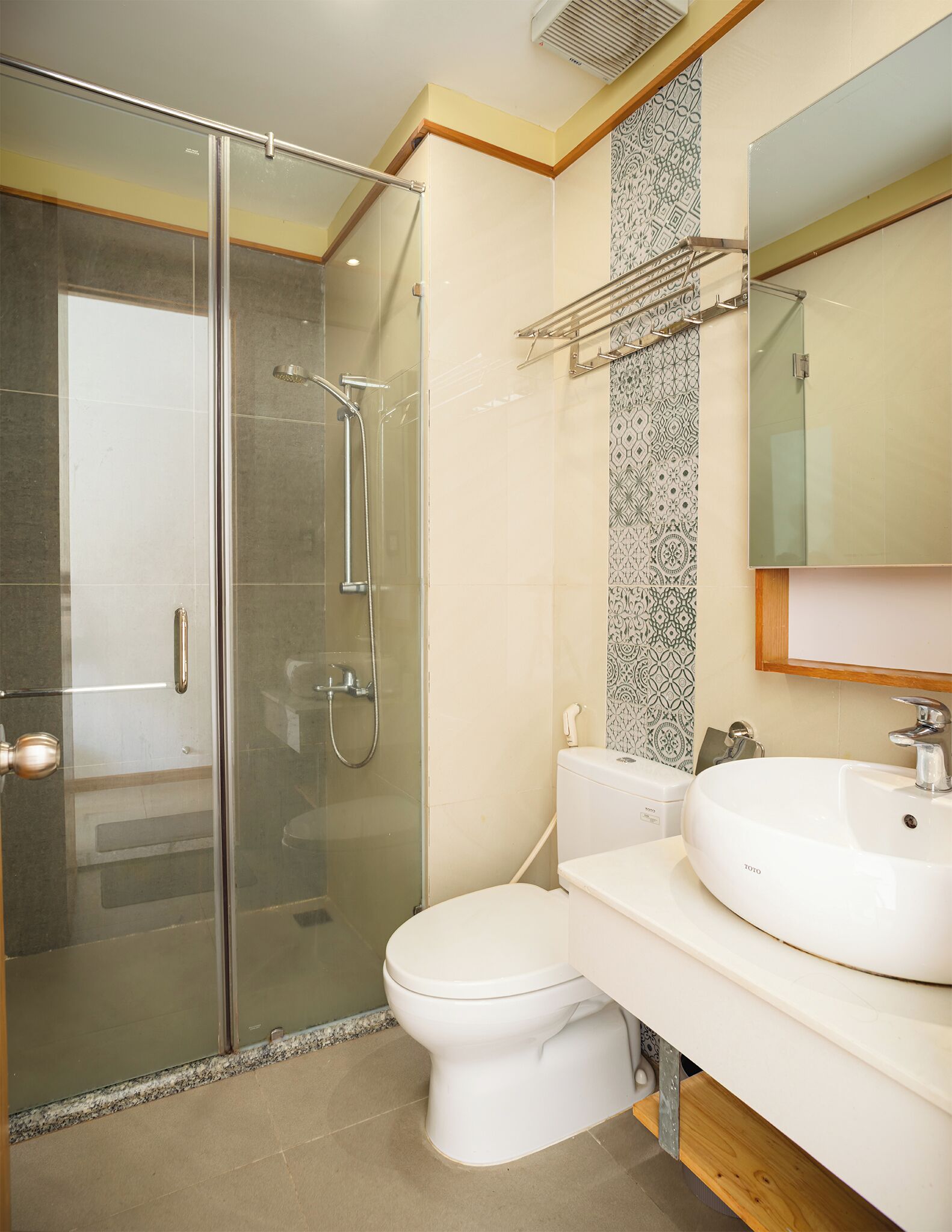 Standard Studio, City View | Bathroom | Shower, rainfall showerhead, designer toiletries, hair dryer