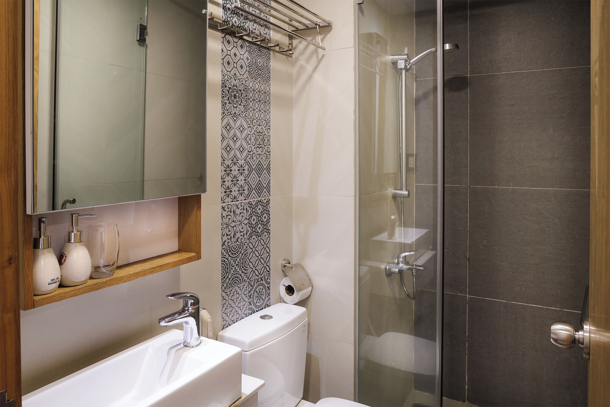 Standard Apartment, 1 Bedroom, City View | Bathroom | Shower, rainfall showerhead, designer toiletries, hair dryer