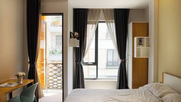 Standard Studio, City View | Egyptian cotton sheets, premium bedding, memory foam beds, in-room safe