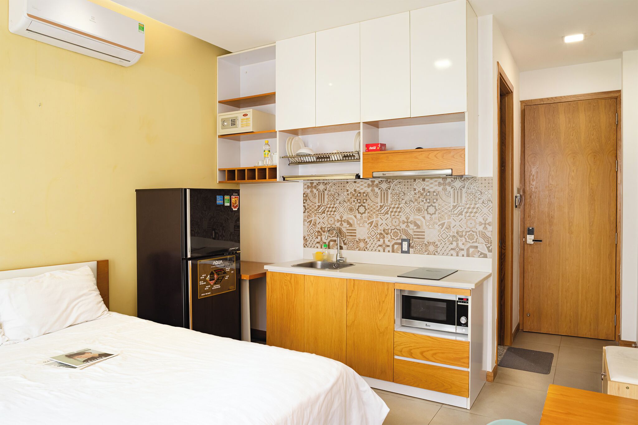 Standard Studio, City View | Private kitchen | Fridge, microwave, stovetop, rice cooker